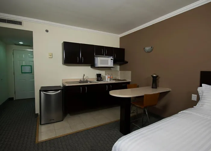 Ramada By Wyndham Cdmx Perinorte Hotel